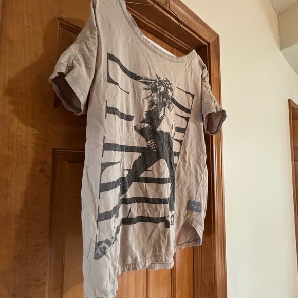 Tan Graphic T-Shirt with Black Design punk Y2K - Picture 9 of 16